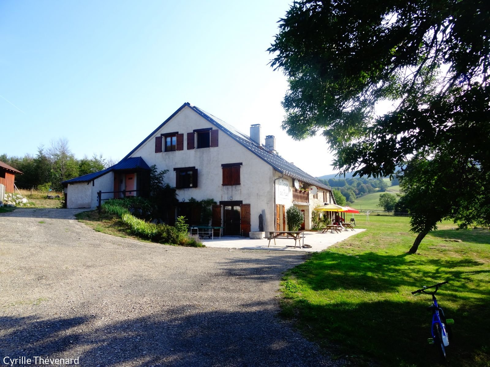 The Grange des Plans gîte in summer, on the Retord plateau