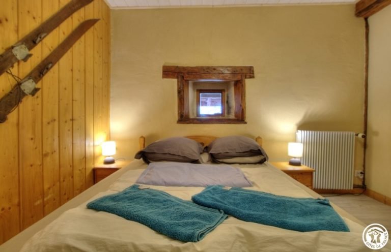 Bedroom with double bed