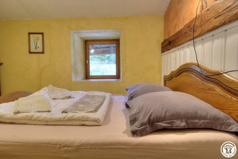 Bedroom with double bed and a window onto nature